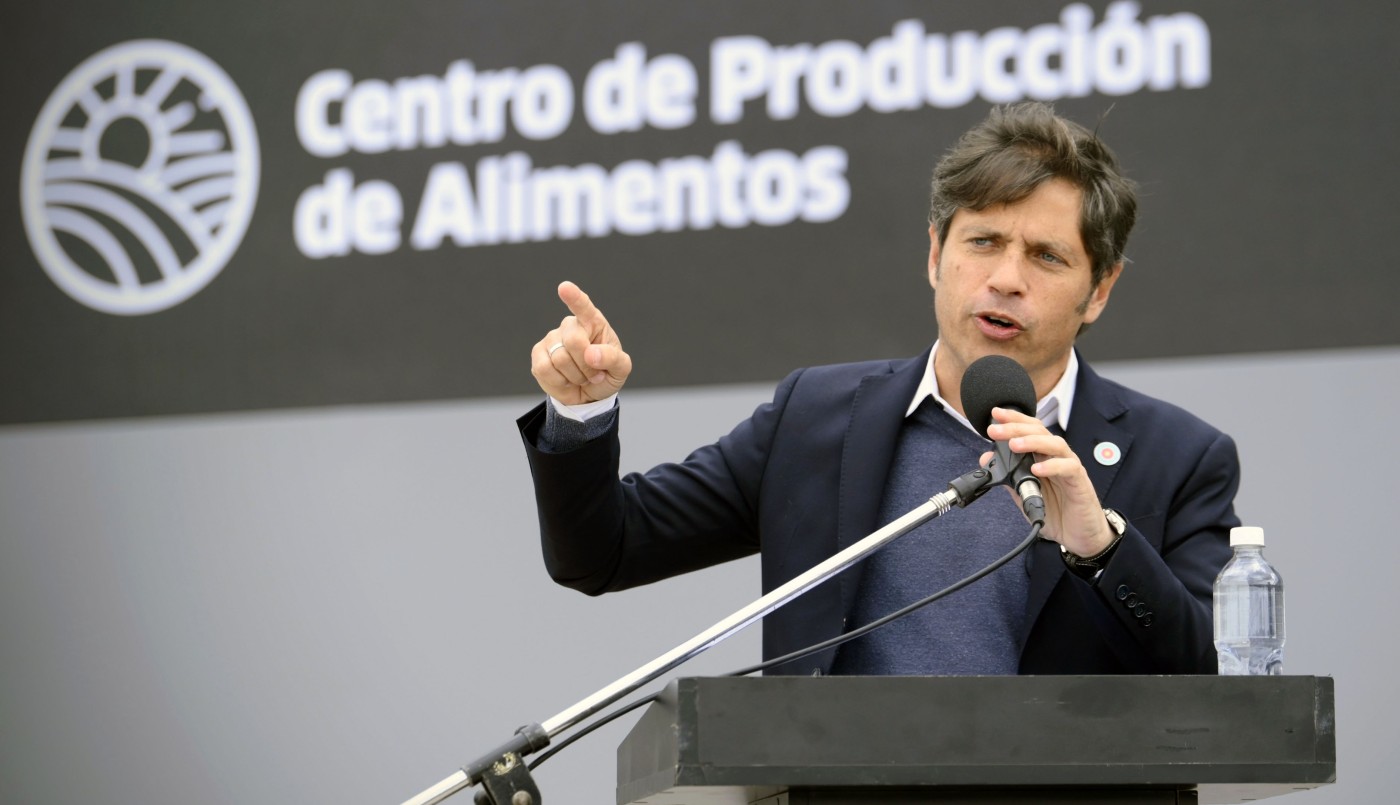 Kicillof contra Milei: "Anda de gira por el mundo y no se hace responsable de nada" | Política