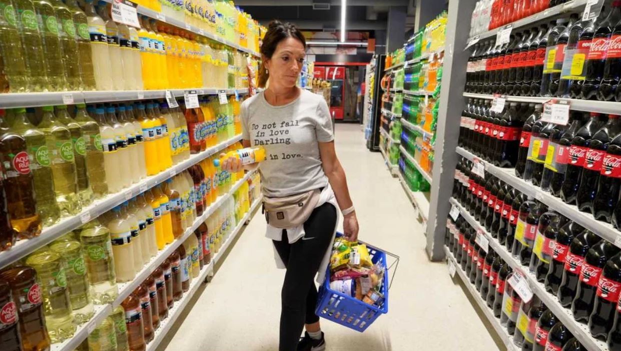 Derrumbe en la venta de alimentos y bebidas: cuánto cayó en el año y el dato que preocupa a empresas | Economía