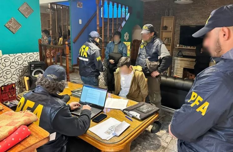 Detuvieron a un neonazi que compartía información en redes sociales para preparar atentados | Actualidad