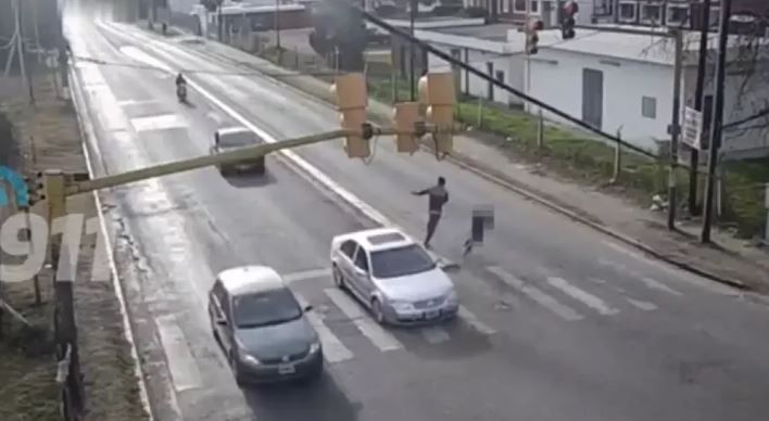 Un hombre atacó a puñaladas a un nene de 11 años que pedía dinero en un semáforo de Córdoba | Actualidad