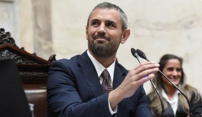 Menem vendió la flota de 46 autos como parte del ajuste del gasto que le imprimió a su gestión | Política