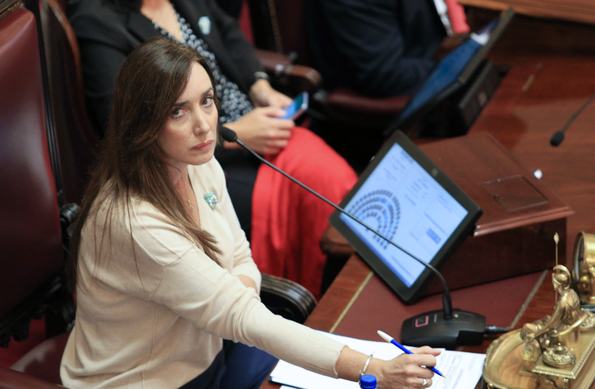 El Senado comenzó el empadronamiento del personal con la toma de huella digital | Política