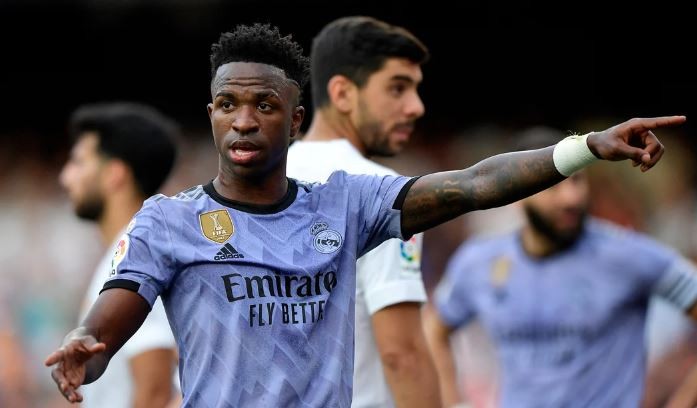 Condenaron a ocho meses de cárcel a hinchas del Valencia por insultos racistas contra Vinícius Jr | Deportes