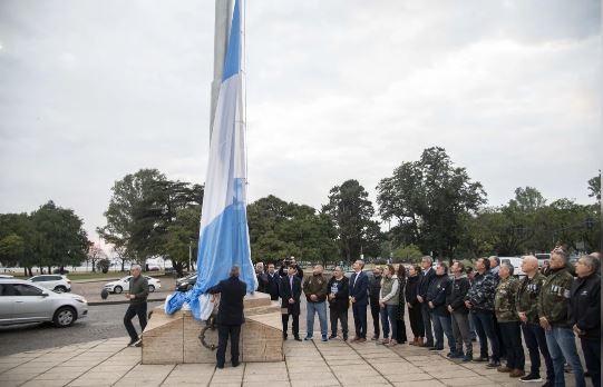 Después de ocho meses, el Monumento a la Bandera volvió a tener la insignia patria | Actualidad