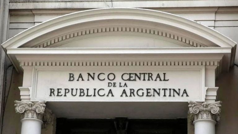 El Banco Central dijo que flexibilizará los controles cambiarios únicamente si no se pone en riesgo la baja de la inflación | Economía