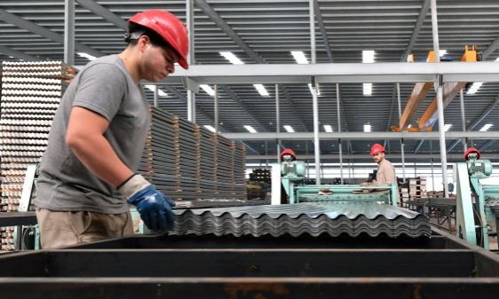 En abril siguió el desplome de la industria y ya hay más de 15 mil despidos en el sector | Economía