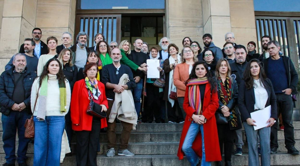 Referentes políticos y de DDHH entregaron en Comodoro Py un petitorio para que liberen a los detenidos por protestar | Política