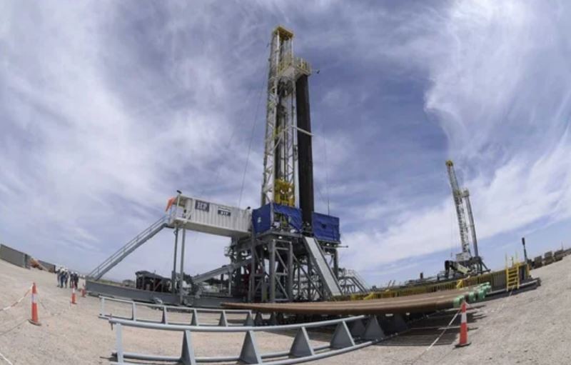 Dos provincias pugnan por una inversión millonaria que promete generar divisas a una escala inédita | Economía