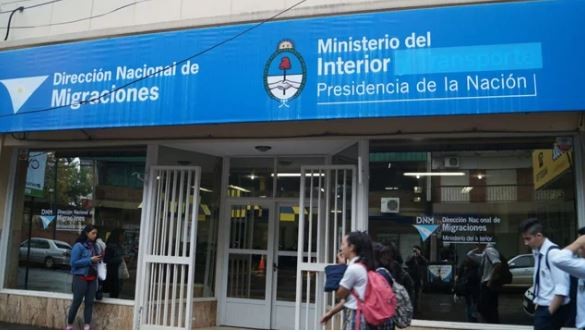 Condenan a ciudadanos chinos por maniobras para obtener su residencia como padres de niños argentinos | Actualidad