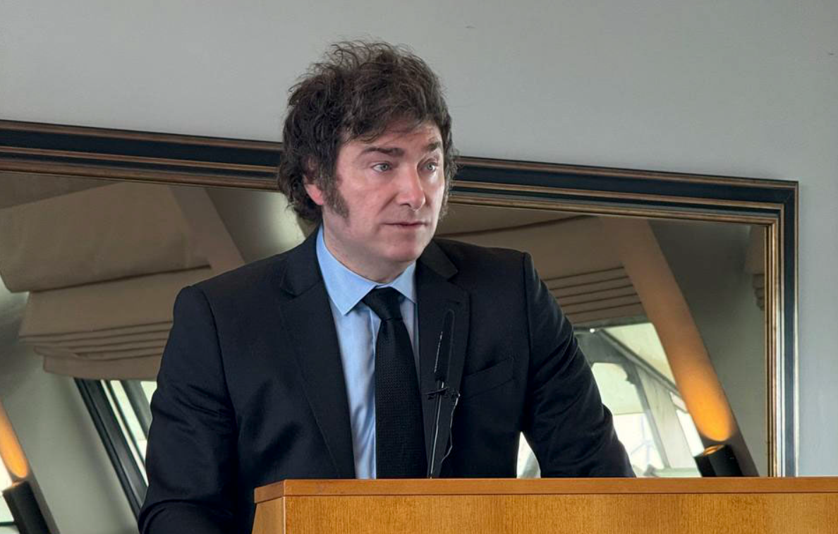 Milei: "Hay sectores a los que les conviene que haya salarios en dólares bajos y más pobres" | Política