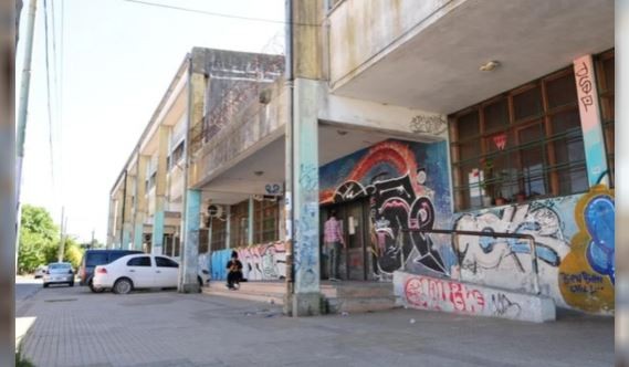 La Plata: llevó una pistola a la escuela y le robó el celular a un compañero | Actualidad