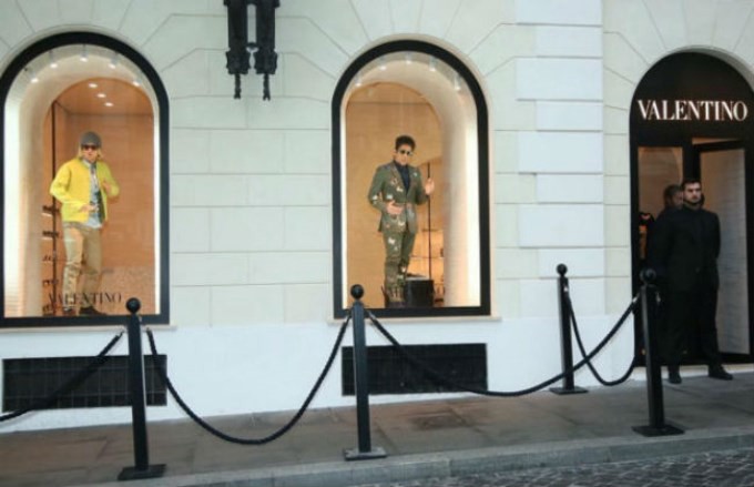 Ben Stiller y Owen Wilson, los maniquíes vivientes de la vidriera de Valentino | Espectáculos