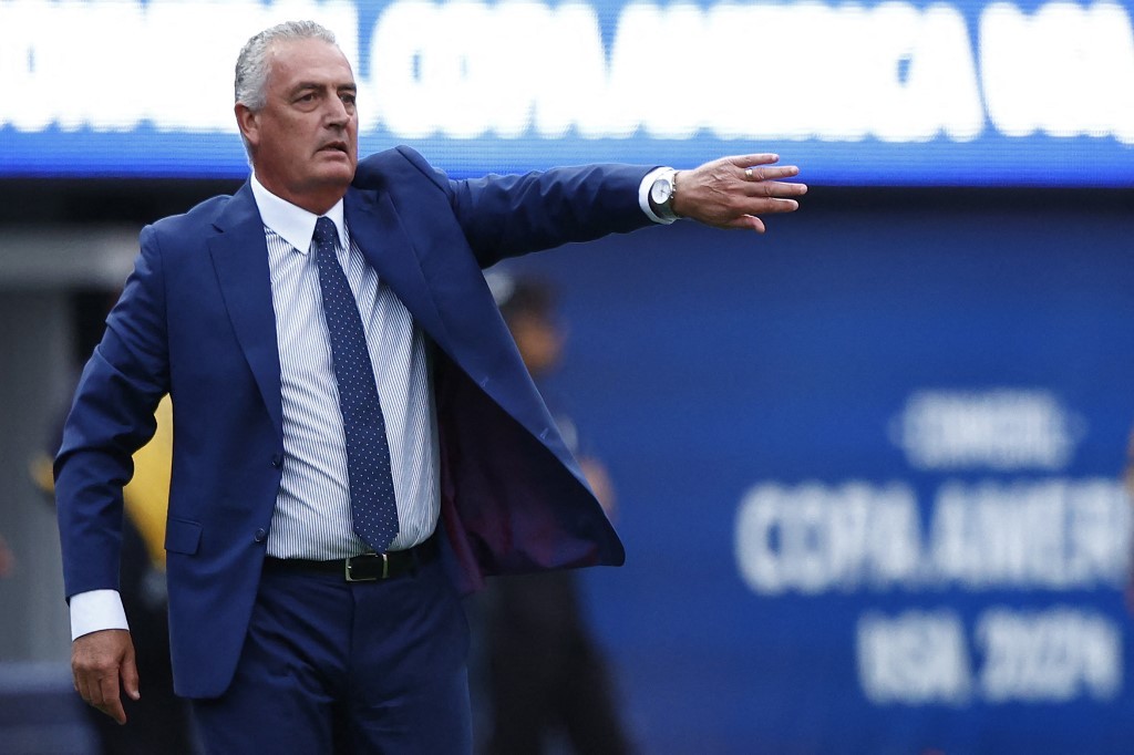 Lo criticaron por defensivo y Alfaro respondió: "Les dije a los jugadores ´si no pueden ganar, empaten´" | Deportes