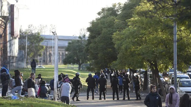 "Juntada pilchera": con un fuerte operativo evitaron el ingreso a un shopping de Rosario | Actualidad