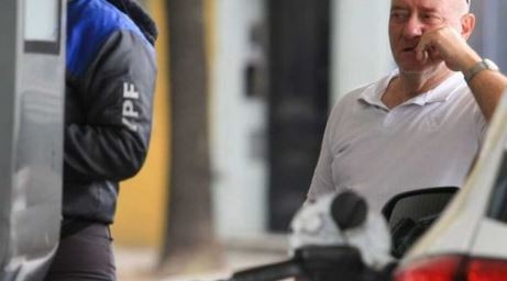 Nuevo aumento en las naftas y el gasoil: cuánto pasará a costar el litro desde este lunes | Economía