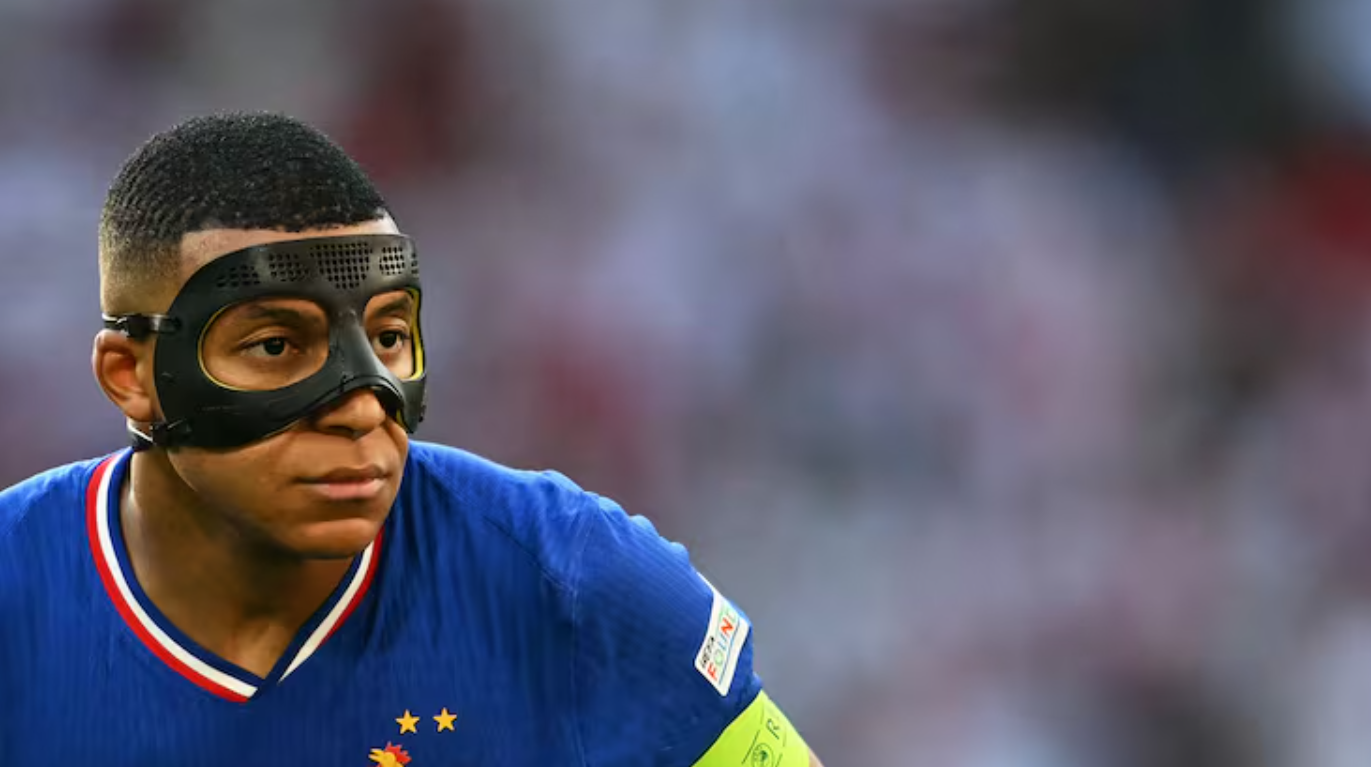 Mbappé cambió cuatro veces de máscara: "Jugar con eso es un horror absoluto" | Deportes