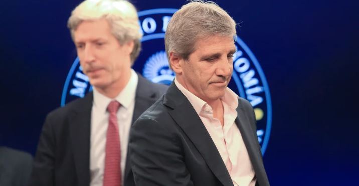 Caputo le dio a los bancos los primeros lineamientos del traspaso de la deuda del Banco Central al Tesoro | Economía