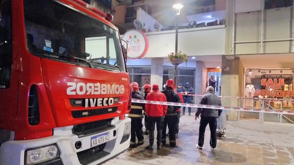 Trágico incendio en un edificio en Córdoba: cuatro personas murieron por inhalación de gases tóxicos | Actualidad