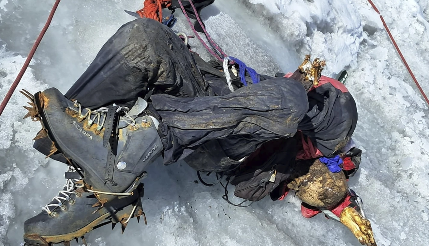 Por el retroceso de glaciares, hallaron momificado a un escalador desaparecido hace 22 años | Internacionales