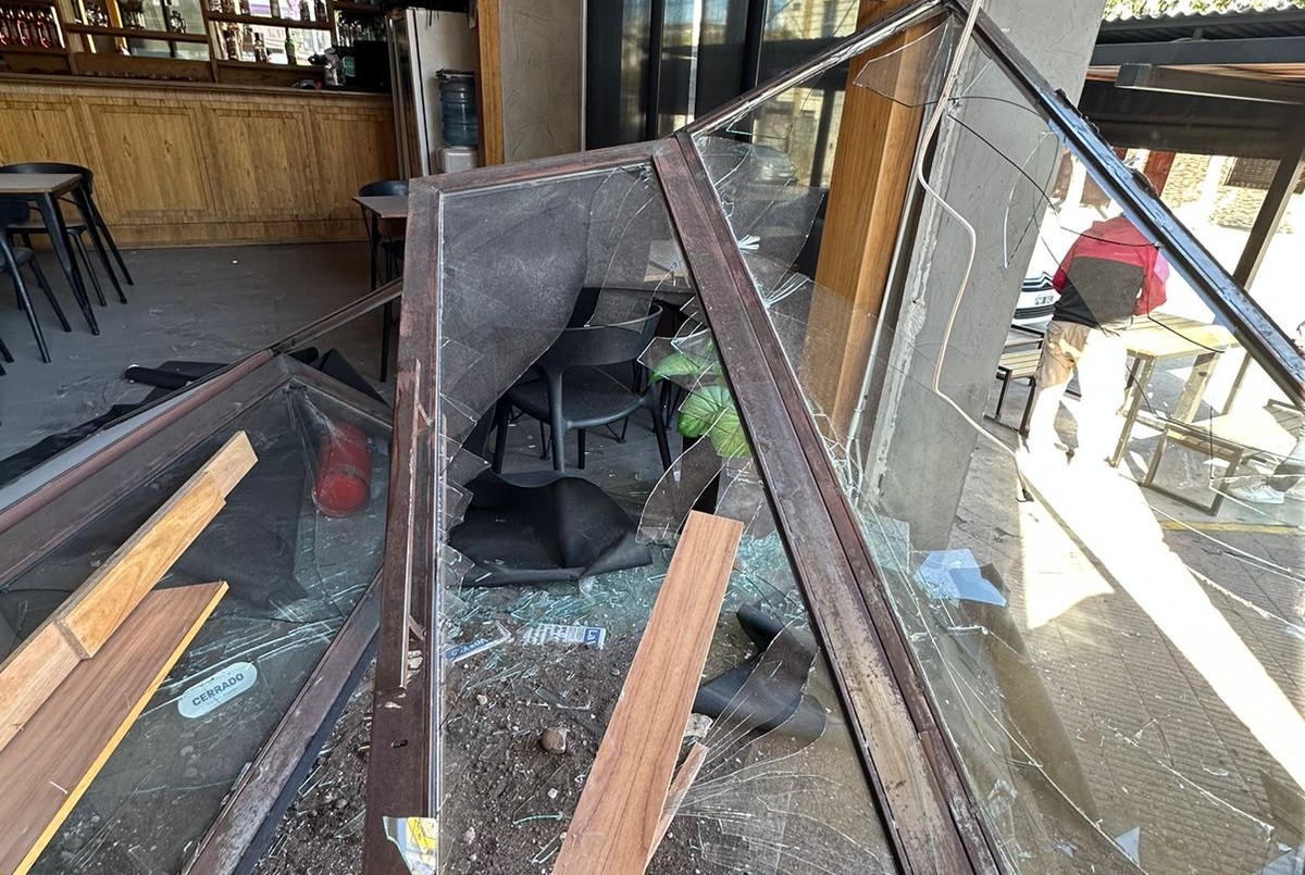 Impresionante: un camión de carga atravesó un bar en Córdoba | Actualidad