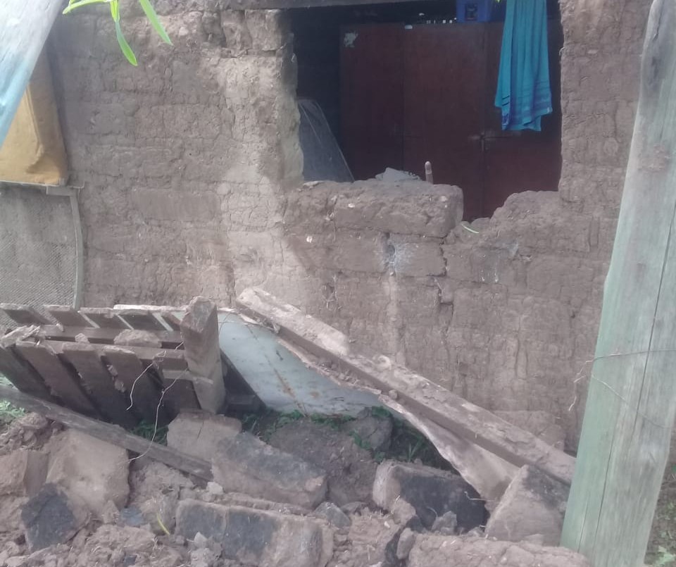 Se derrumbó el rancho de un anciano ciego que vive solo en los cerros salteños | Actualidad