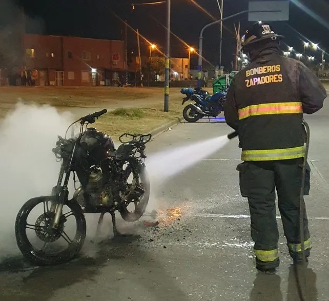 Insólito: prendió fuego la moto porque se la iban a incautar por falta de papeles | Actualidad
