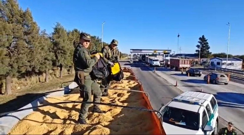 Detectaron un camión que tenía como destino Rosario con 82 kilos de cocaína | Actualidad