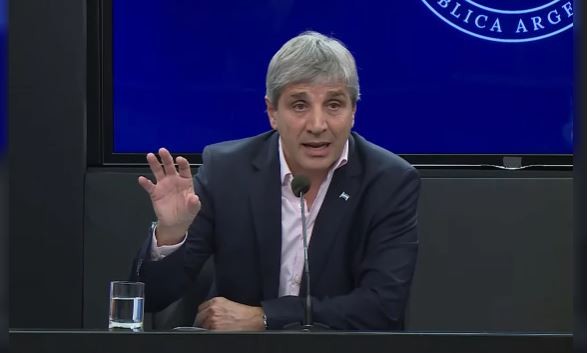 Caputo: “La gente tendrá que vender dólares para pagar impuestos” | Economía