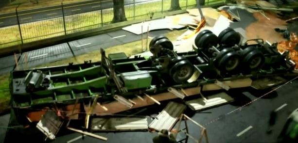 Volcó un camión frente al Parque Sarmiento | Actualidad