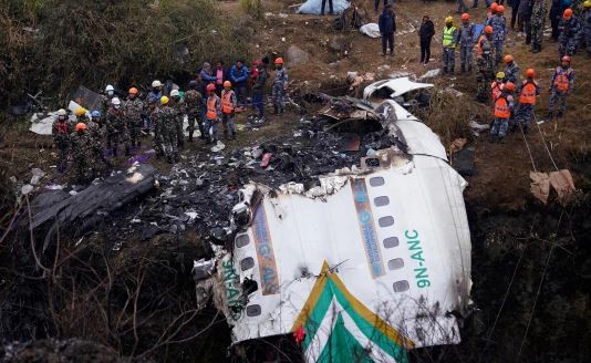 Tragedia en Nepal: se estrelló un avión y murieron 18 personas | Internacionales