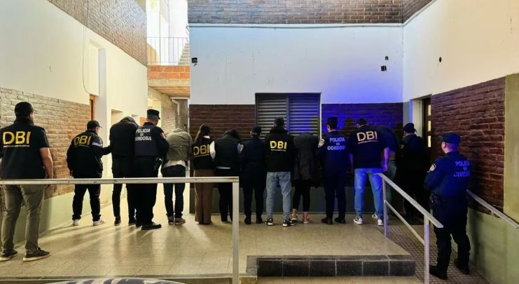 Córdoba: detuvieron a cinco personas que se hacían pasar por odontólogos y oftalmólogos | Actualidad