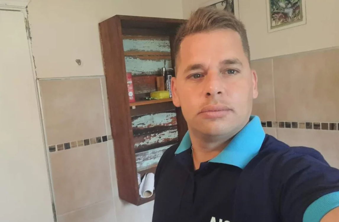 Un policía asesinó a su exsuegra y fue detenido cuando golpeaba con un palo a su expareja | Actualidad