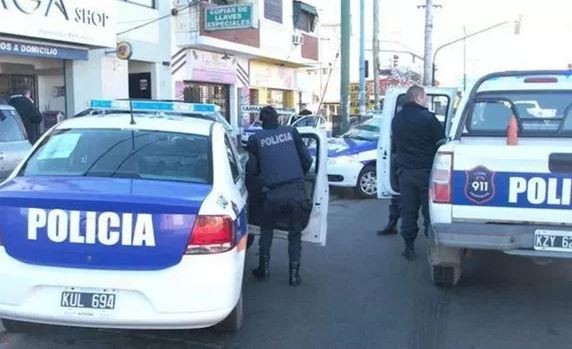 Tres delincuentes, dos de ellos policías, fueron detenidos por asaltar una casa en Quilmes | Actualidad
