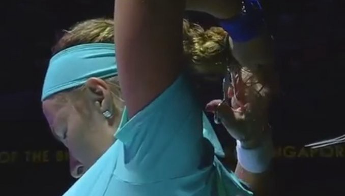 La tenista Svetlana Kuznetsova se cortó el pelo en pleno partido y lo terminó ganando | Deportes
