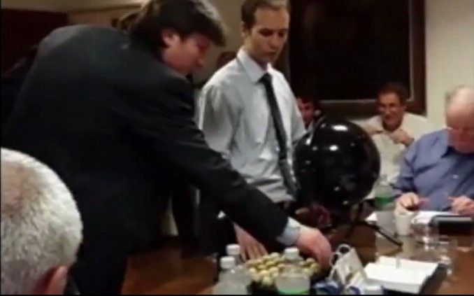 Angelici tildó de "payasada" la actitud del vicepresidente de Central que tomó la temperatura de las bolillas en el sorteo | Deportes