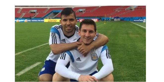 Messi y Agüero, candidatos al premio de mejor jugador del mundo de la FIFA | Deportes