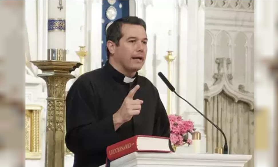 Expulsaron al sacerdote que organizó la reunión de legisladores con represores en Ezeiza | Política