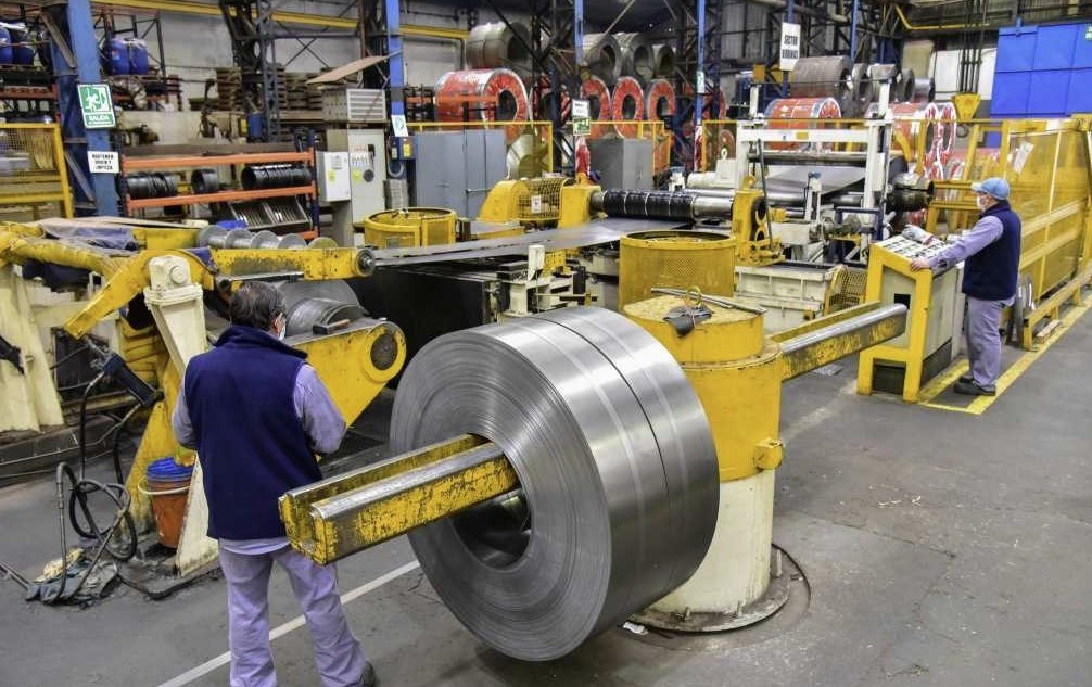 La industria ya acumula 13 meses de caída y preocupa el impacto sobre el empleo | Economía