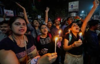 India: miles de detenciones en las protestas por la violación de una joven médica | Internacionales