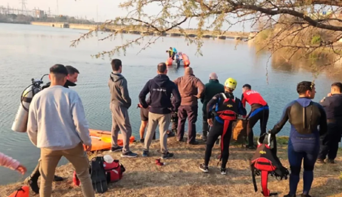 Córdoba: un hombre que navegaba con su hija murió tras darse vuelta el bote | Actualidad