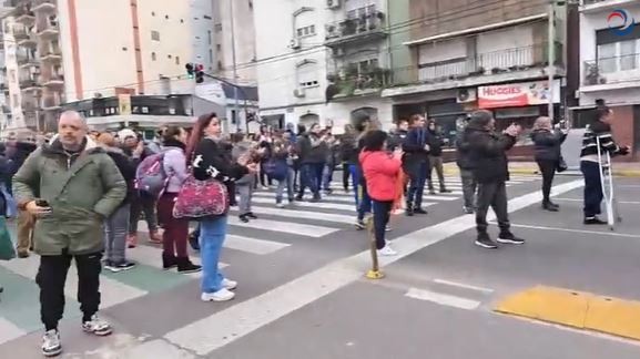 Desalojaron a más de 2 mil manteros en el Parque Centenario y los feriantes piden que los dejen trabajar | Actualidad