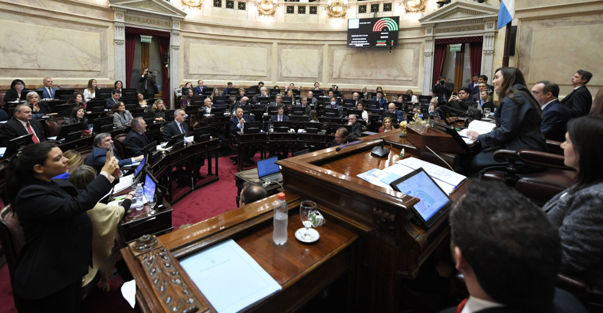 Marcha atrás con el aumento de las dietas de los senadores tras las fuertes críticas | Política