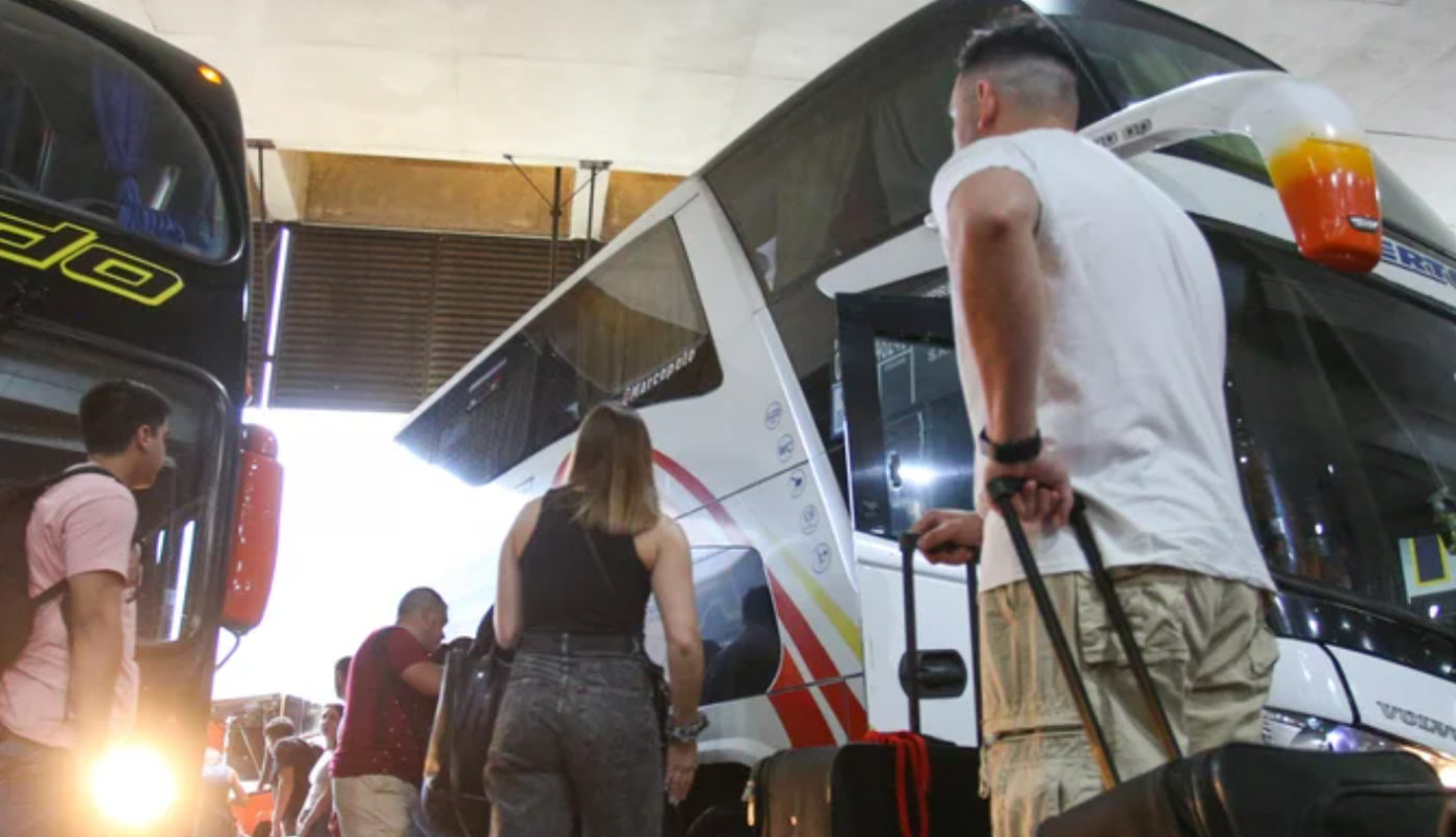 Los micros de larga distancia dejarán de cubrir los riesgos de muerte e incapacidad de los pasajeros | Actualidad