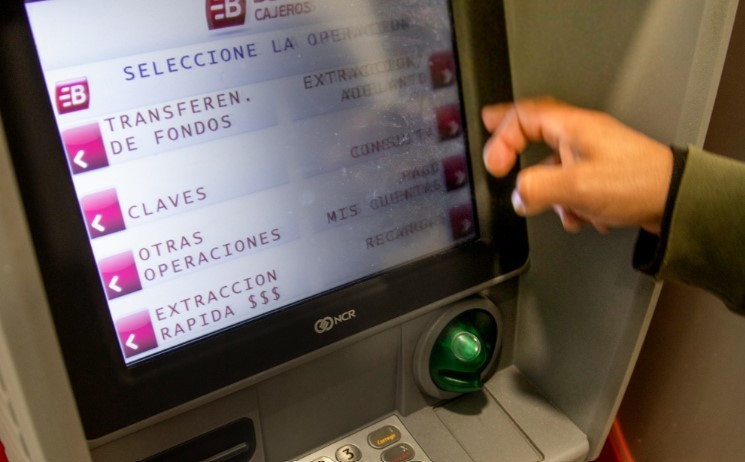 El Banco Central aumentó los montos máximos para extraer plata por cajeros automáticos | Economía