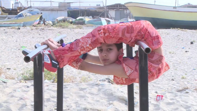 El sorprendente 'niño araña' palestino quiere romper todos los récords Guinnes con sus contorsiones | Curiosidades