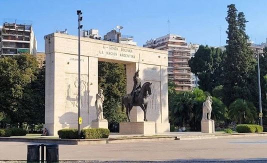 Vecinos denuncian la aparición de carne envenenada en Parque Rivadavia: varios perros murieron | Actualidad