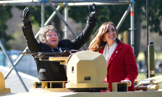 El Gobierno se desligó de la promesa de Villarruel de reabrir causas por crímenes de la guerrilla | Política