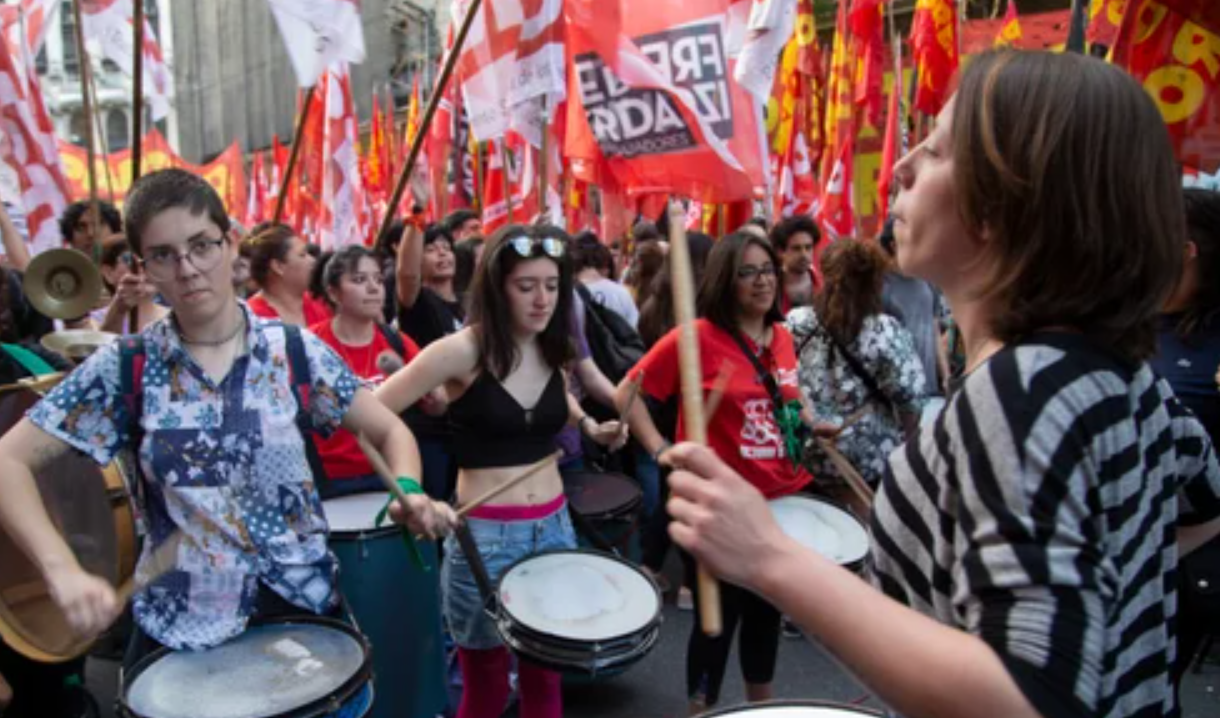 Marcha contra el veto a la movilidad jubilatoria desde Congreso a Plaza de Mayo | Política