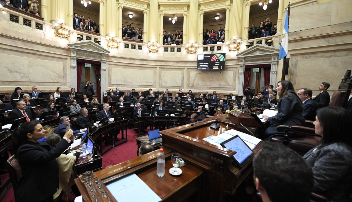Al borde de otra derrota legislativa, el Gobierno logró postergar una sesión clave en el Senado | Política