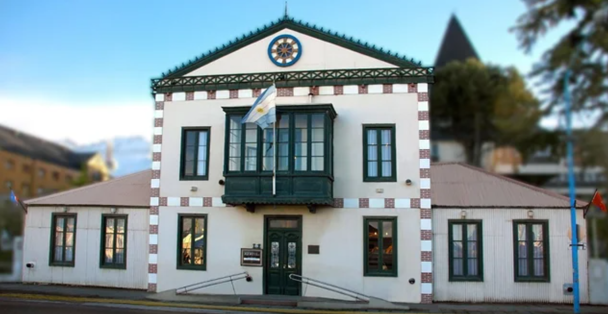 Tierra del Fuego: la legislatura, que sesiona 3 veces al año, cuenta con 15 legisladores y sus 455 asesores | Política